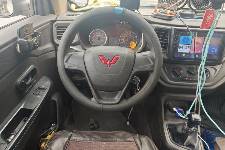 Used Wuling Hongguang V 2022 1.5L Enjoy Edition Hydraulic Power Steering LAR Steering Wheel