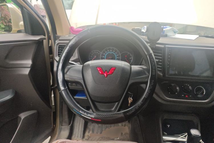 Used Wuling Hongguang V 2022 1.5L Jingqu Edition Electric-Assist LAR Steering Wheel