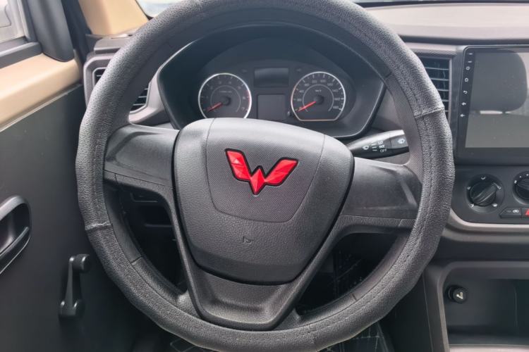 Used Wuling Hongguang V 2022 1.5L Jingqu Edition Electric-Assist LAR Steering Wheel