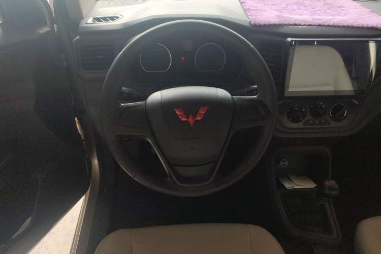 Used Wuling Hongguang V 2022 1.5L Jingqu Edition Electric-Assist LAR Steering Wheel