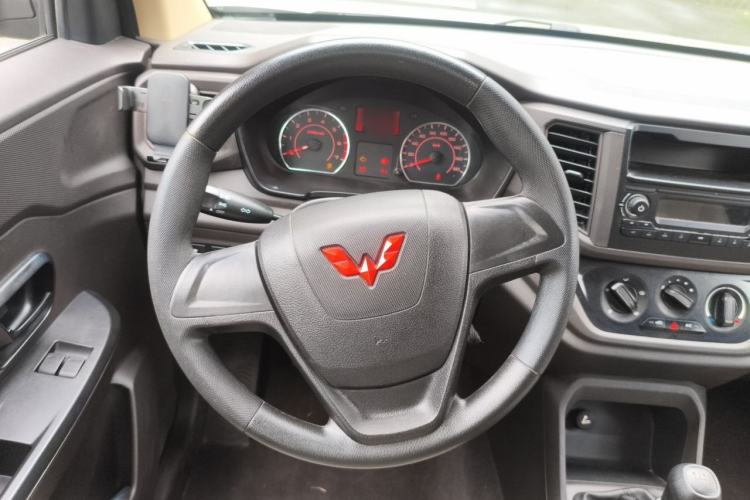Used Wuling Hongguang V 2022 1.5L Jingqu Edition Electric-Assist LAR Steering Wheel