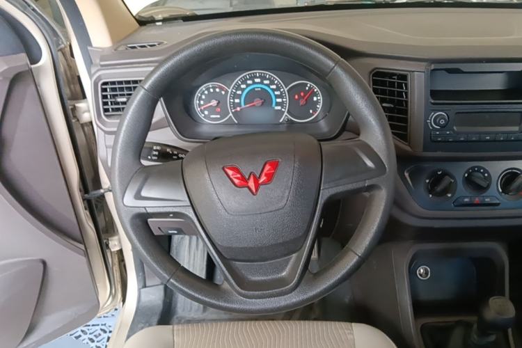 Used Wuling Hongguang V 2022 1.5L Enjoy Edition Hydraulic Power Steering LAR Steering Wheel