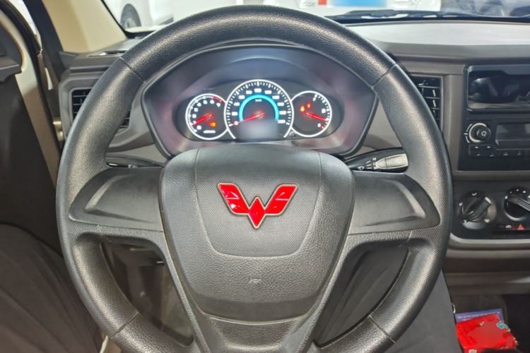 Used Wuling Hongguang V 2022 1.5L Enjoy Edition Electric-Powered LAR Steering Wheel