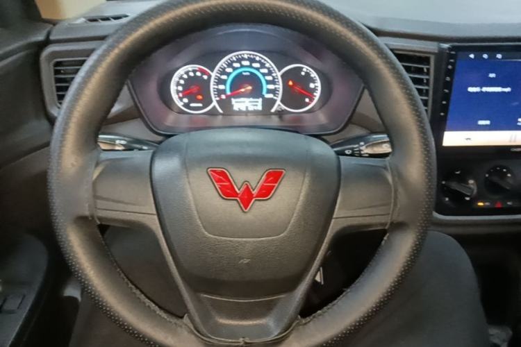 Used Wuling Hongguang V 2022 1.5L Enjoy Edition Electric-Powered LAR Steering Wheel