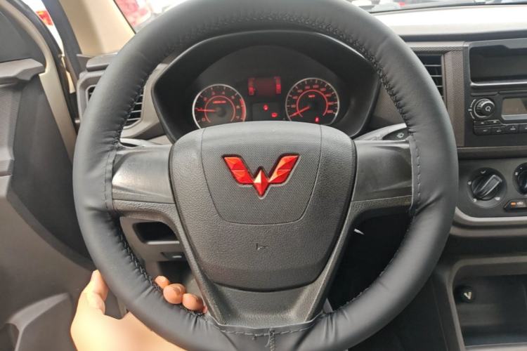 Used Wuling Hongguang V 2022 1.5L Jingqu Edition Electric-Assist LAR Steering Wheel