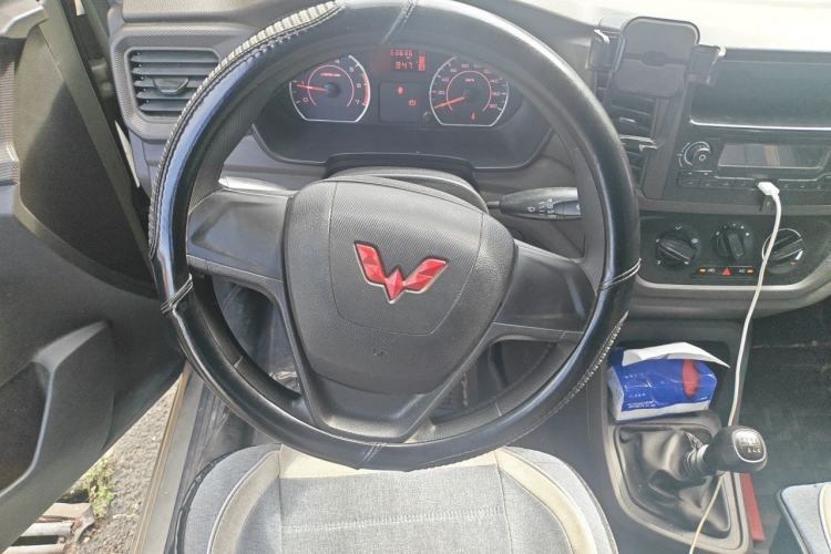 Used Wuling Hongguang V 2022 1.5L Jingqu Version Hydraulic Power Steering LAR Steering Wheel