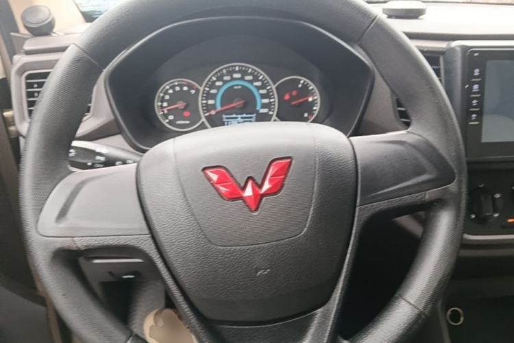 Used Wuling Hongguang V 2022 1.5L Enjoy Edition Hydraulic Power Steering LAR Steering Wheel