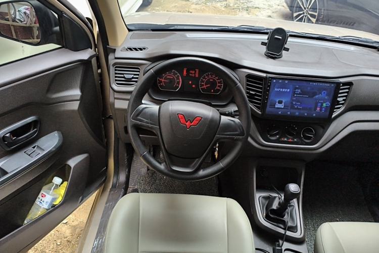 Used Wuling Hongguang V 2022 1.5L Jingqu Edition Electric-Assist LAR Steering Wheel