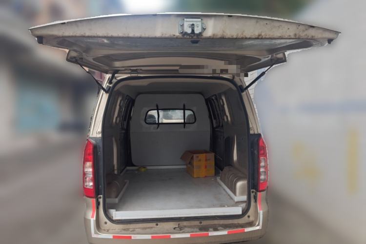 Used Wuling Hongguang V 2022 1.5L Jingqu Edition Enclosed-Window Vehicle with Hydraulic Power Steering LAR Trunk