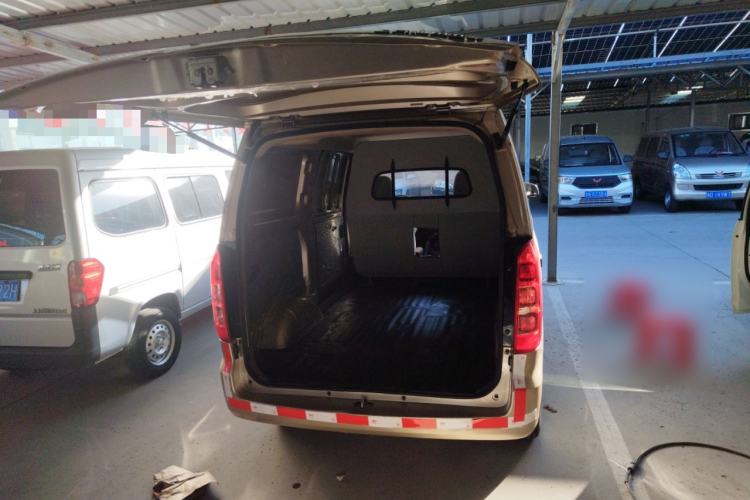 Used Wuling Hongguang V 2022 1.5L Jingqu Edition Enclosed-Window Vehicle with Electric Power Steering LAR Trunk