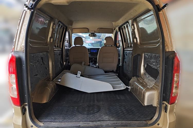 Used Wuling Hongguang V 2022 1.5L Jingqu Edition Enclosed-Window Vehicle with Electric Power Steering LAR Trunk