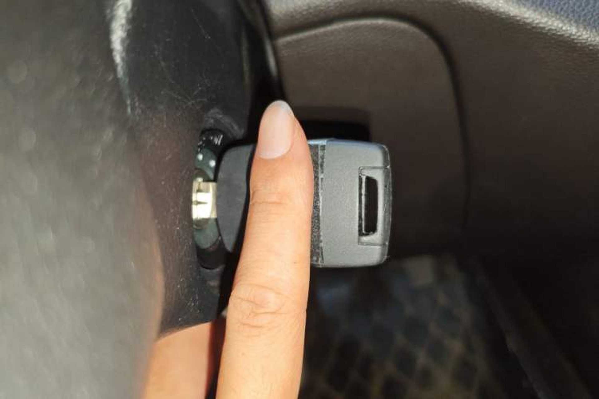 Used Wuling Hongguang V 2022 1.5L Enjoy Edition Hydraulic Power Steering LAR Vehicle Key