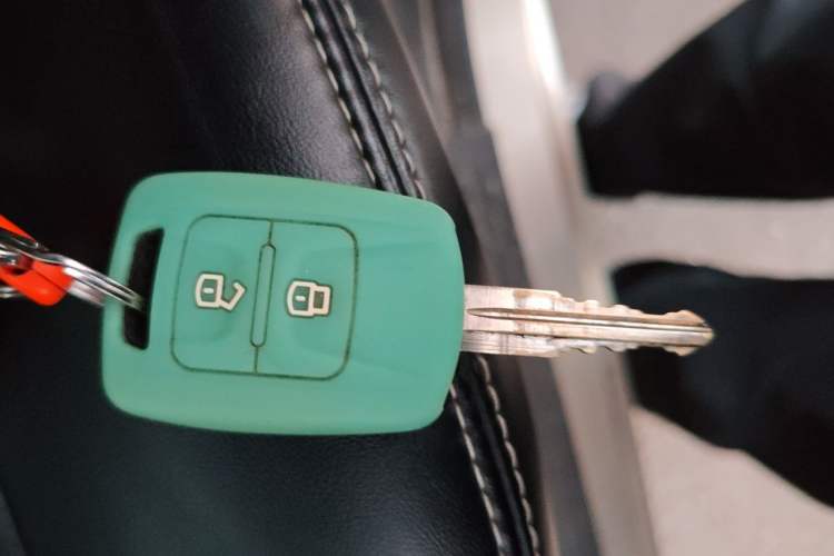 Used Wuling Hongguang V 2022 1.5L Jingqu Edition Electric-Assist LAR Vehicle Key