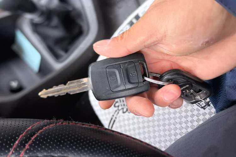 Used Wuling Hongguang V 2022 1.5L Jingqu Version Hydraulic Power Steering LAR Vehicle Key