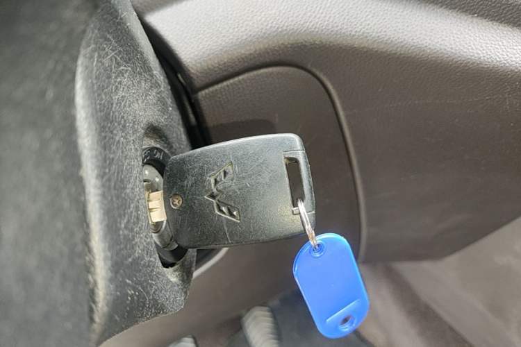 Used Wuling Hongguang V 2022 1.5L Enjoy Edition Hydraulic Power Steering LAR Vehicle Key