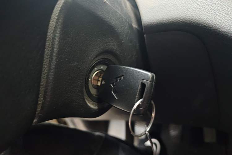 Used Wuling Hongguang V 2022 1.5L Jingqu Edition Electric-Assist LAR Vehicle Key