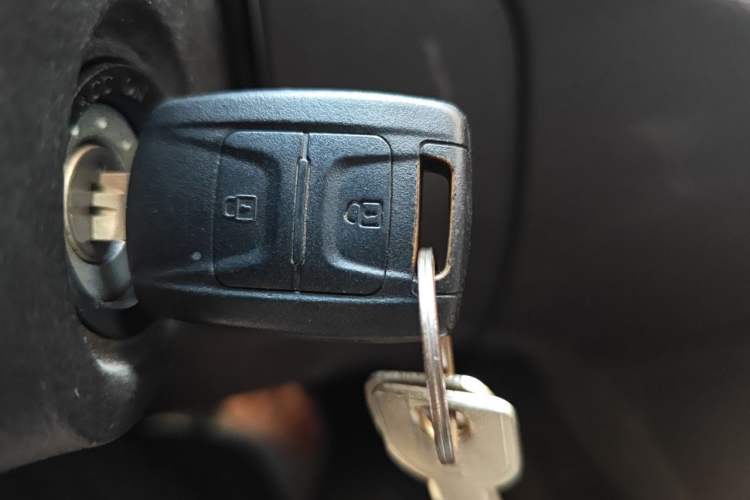 Used Wuling Hongguang V 2022 1.5L Jingqu Version Hydraulic Power Steering LAR Vehicle Key