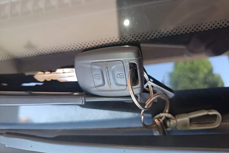 Used Wuling Hongguang V 2022 1.5L Enjoy Edition Hydraulic Power Steering LAR Vehicle Key
