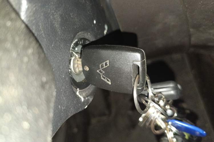 Used Wuling Hongguang V 2022 1.5L Jingqu Edition Electric-Assist LAR Vehicle Key