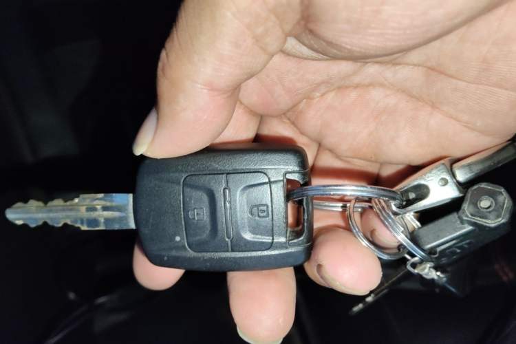 Used Wuling Hongguang V 2022 1.5L Jingqu Edition Electric-Assist LAR Vehicle Key