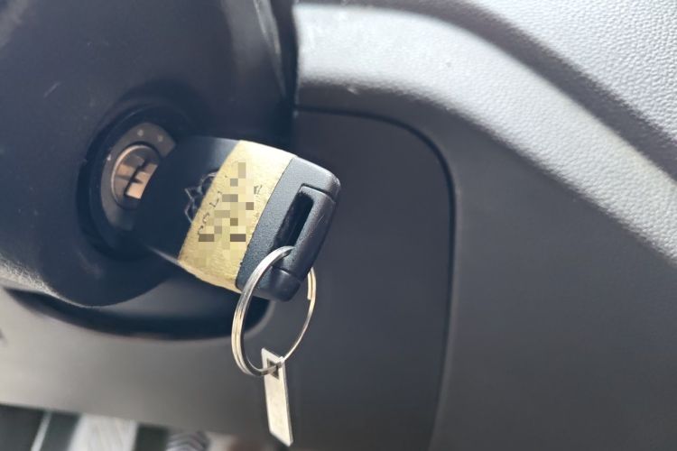 Used Wuling Hongguang V 2022 1.5L Jingqu Edition Electric-Assist LAR Vehicle Key