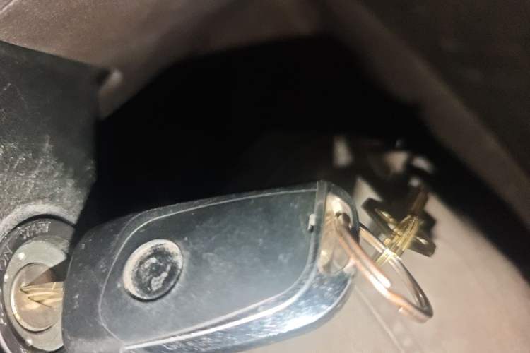 Used Wuling Hongguang V 2022 1.5L Jingqu Version Hydraulic Power Steering LAR Vehicle Key