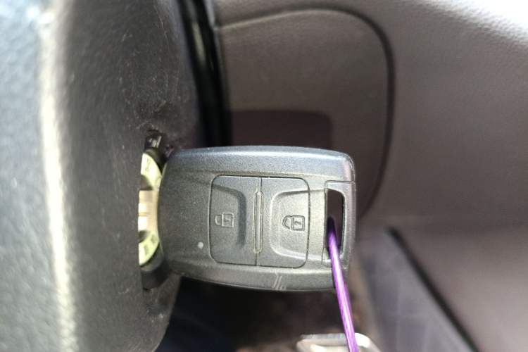 Used Wuling Hongguang V 2022 1.5L Jingqu Version Hydraulic Power Steering LAR Vehicle Key