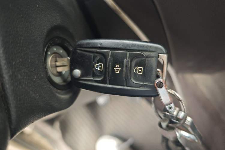 Used Wuling Hongguang V 2022 1.5L Enjoy Edition Hydraulic Power Steering LAR Vehicle Key
