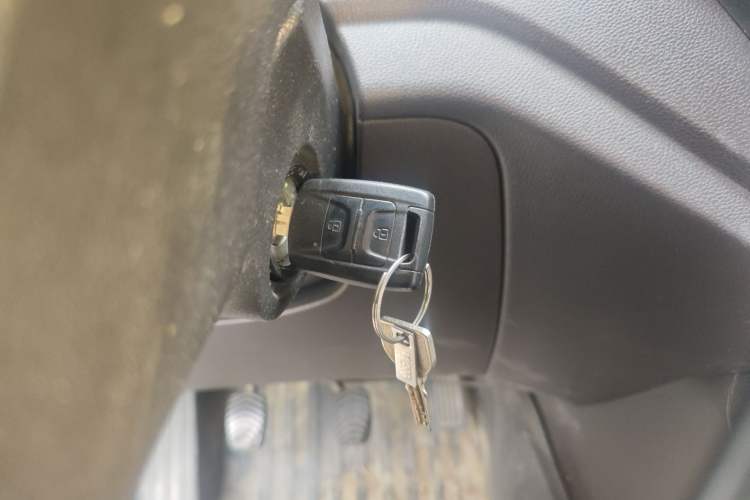 Used Wuling Hongguang V 2022 1.5L Jingqu Edition Electric-Assist LAR Vehicle Key