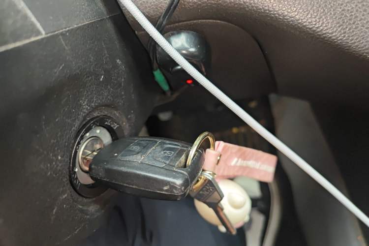 Used Wuling Hongguang V 2022 1.5L Enjoy Edition Hydraulic Power Steering LAR Vehicle Key