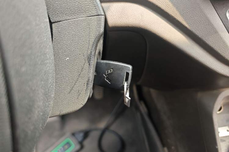 Used Wuling Hongguang V 2022 1.5L Jingqu Version Hydraulic Power Steering LAR Vehicle Key