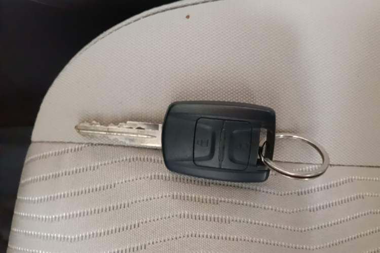 Used Wuling Hongguang V 2022 1.5L Enjoy Edition Hydraulic Power Steering LAR Vehicle Key