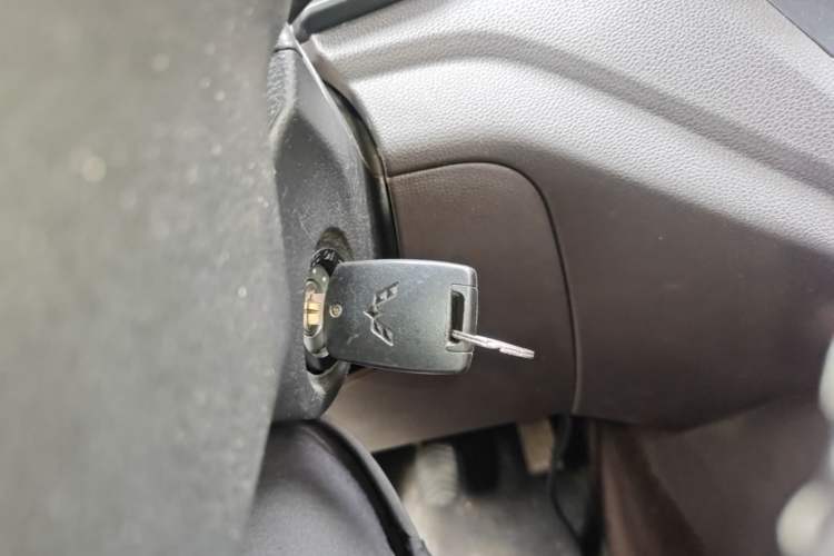 Used Wuling Hongguang V 2022 1.5L Jingqu Edition Electric-Assist LAR Vehicle Key