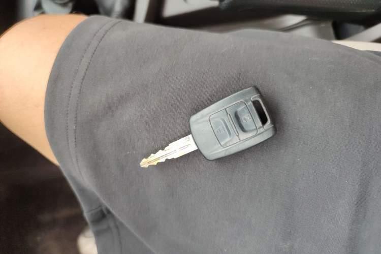 Used Wuling Hongguang V 2022 1.5L Jingqu Version Hydraulic Power Steering LAR Vehicle Key