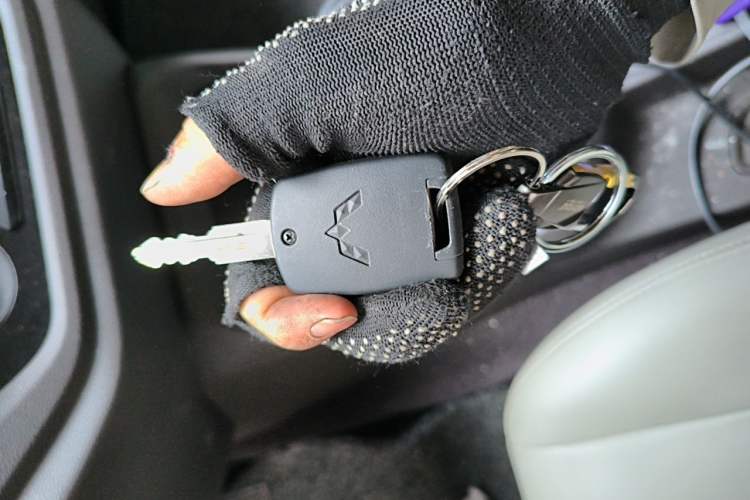 Used Wuling Hongguang V 2022 1.5L Jingqu Edition Electric-Assist LAR Vehicle Key