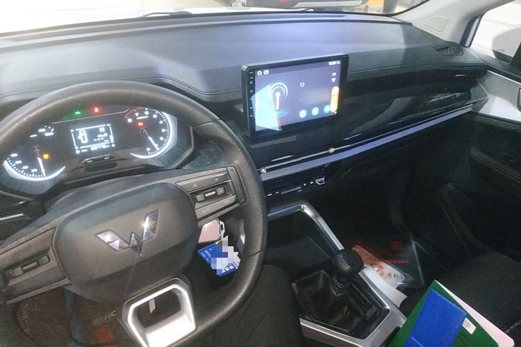 Used Wuling Jiachen 2022 1.5L Manual Enjoyment Elite Model Center Console