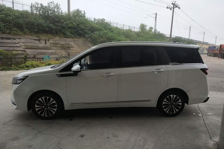 Used Wuling Jiachen 2022 1.5T CVT Deluxe Flagship Edition Exterior 3