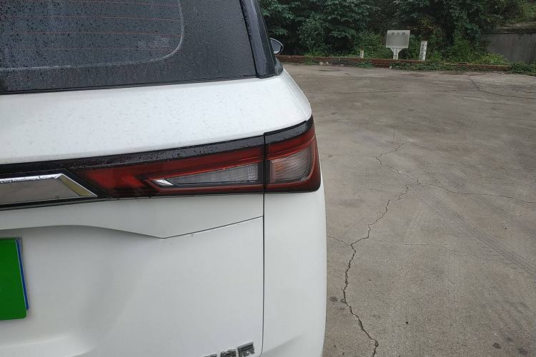Used Wuling Jiachen 2022 1.5T CVT Deluxe Flagship Edition Exterior 6