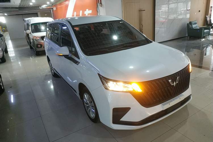 Used Wuling Jiachen 2022 1.5L Manual Enjoyment Elite Model Front Right 45 Deg
