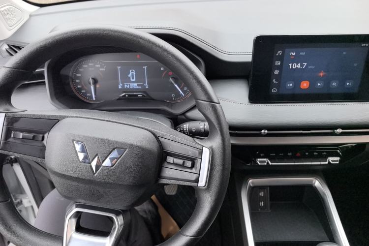 Used Wuling Jiachen 2022 1.5L Manual Comfort Edition Interior 3