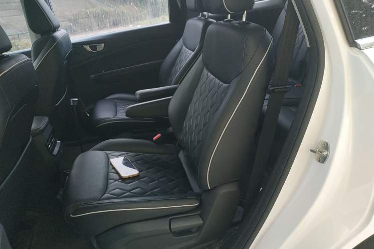 Used Wuling Jiachen 2022 1.5T CVT Deluxe Flagship Edition Interior 4
