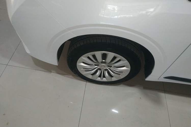 Used Wuling Jiachen 2022 1.5L Manual Enjoyment Elite Model Left Front Wheel Hub