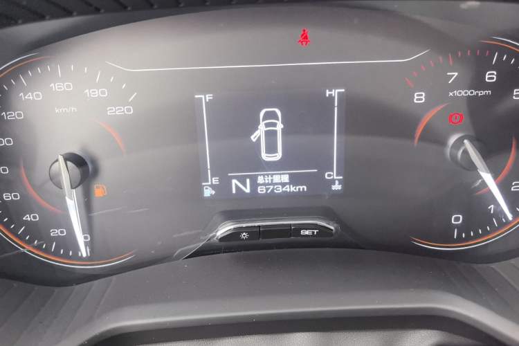 Used Wuling Jiachen 2022 1.5L Manual Comfort Edition Odometer Close Up