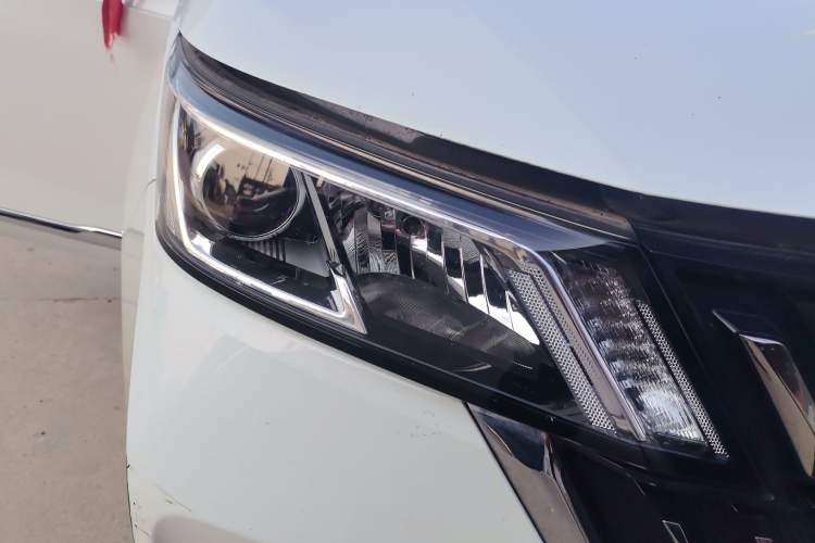Used Wuling Jiachen 2022 1.5T Manual Comfort & Dynamic Version Right Front Headlight
