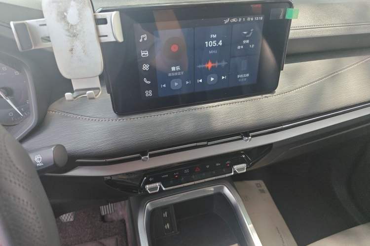 Used Wuling Jiachen 2022 1.5T Manual Comfort & Dynamic Version Audio And AC Panel