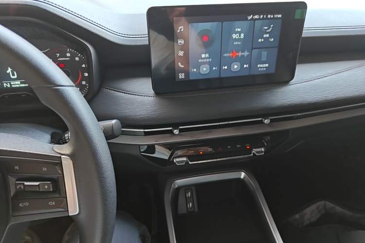 Used Wuling Jiachen 2022 1.5L Manual Comfort Edition Audio And AC Panel