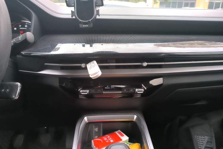 Used Wuling Jiachen 2022 1.5L Manual Enjoyment Elite Model Audio And AC Panel
