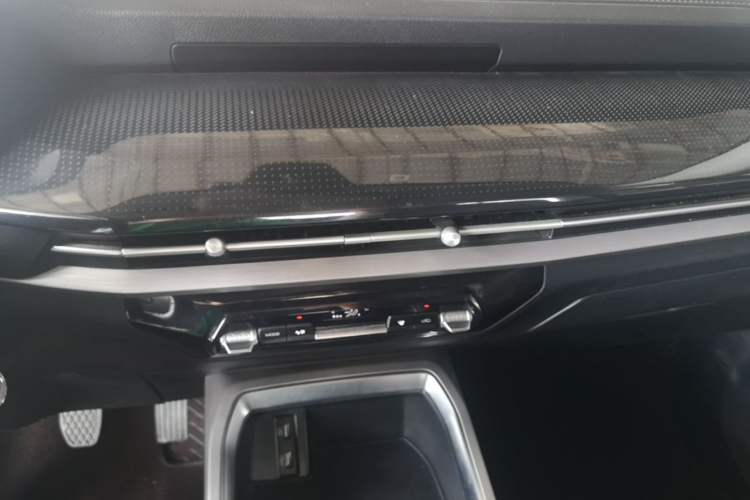 Used Wuling Jiachen 2022 1.5L Manual Enjoyment Elite Model Audio And AC Panel