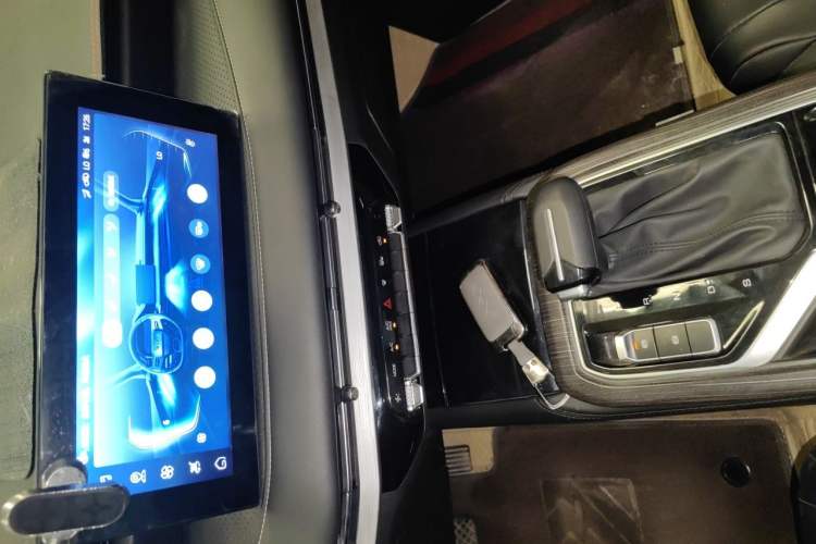 Used Wuling Jiachen 2022 1.5T CVT Deluxe Flagship Edition Audio And AC Panel