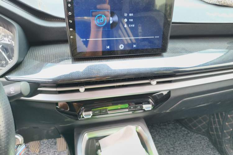Used Wuling Jiachen 2022 1.5L Manual Enjoyment Elite Model Audio And AC Panel
